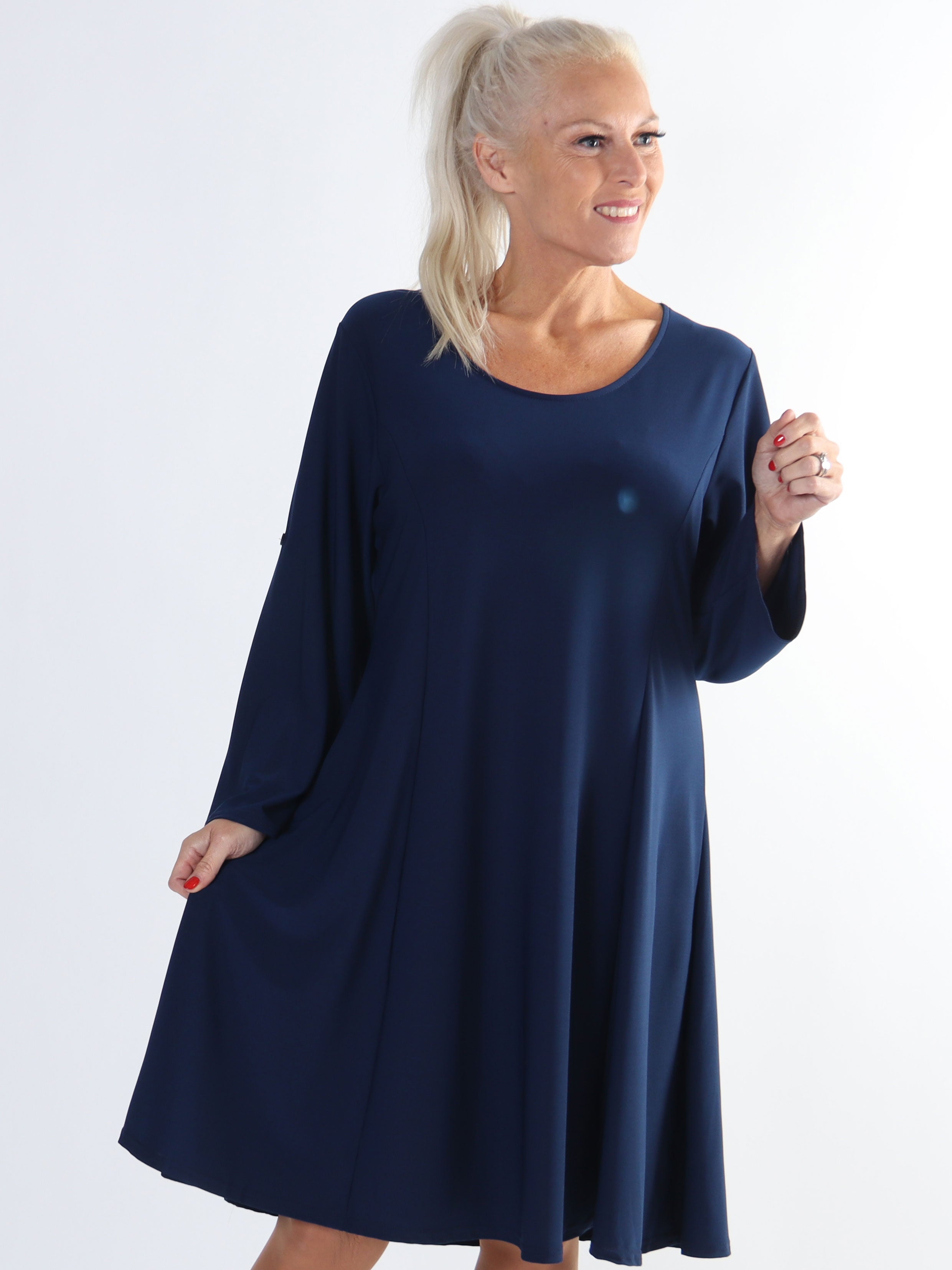 Maj Plain L/S - Elastisk plus size ensfarvet kjole